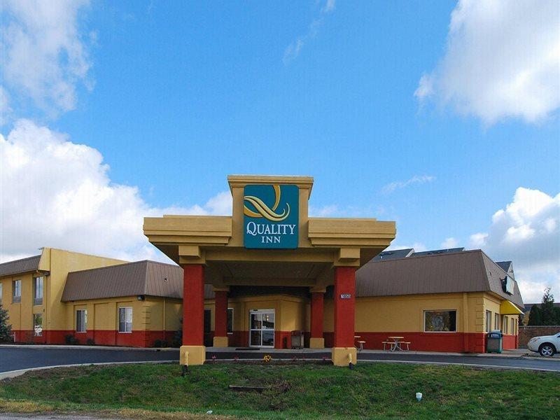 Готель Baymont By Wyndham Indianapolis East Екстер'єр фото