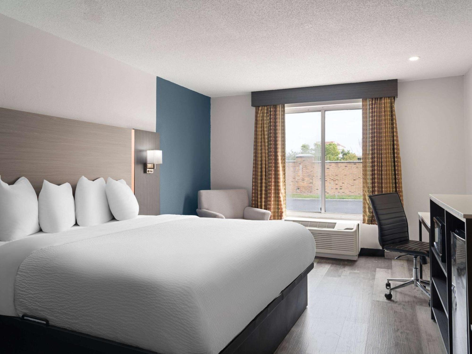 Готель Baymont By Wyndham Indianapolis East Екстер'єр фото