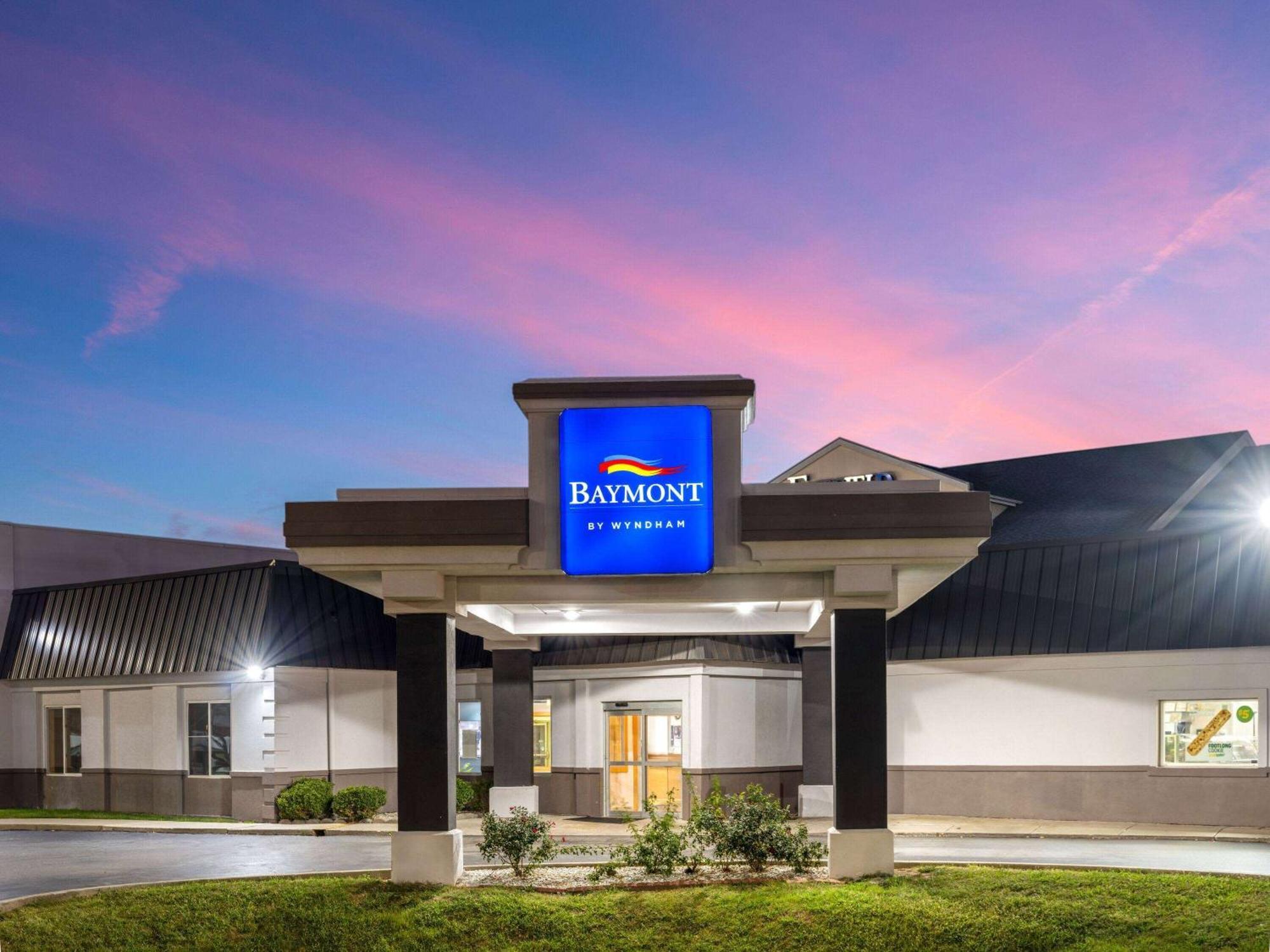 Готель Baymont By Wyndham Indianapolis East Екстер'єр фото